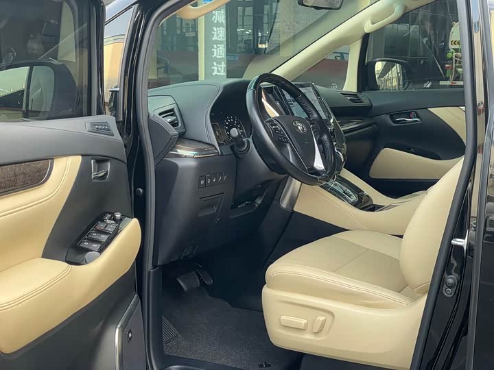 Фото 7 - Toyota Alphard