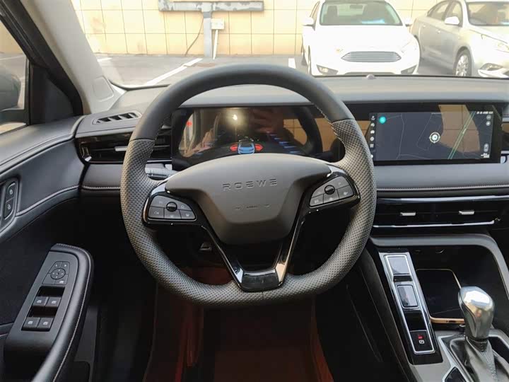 Фото 11 - Roewe i5