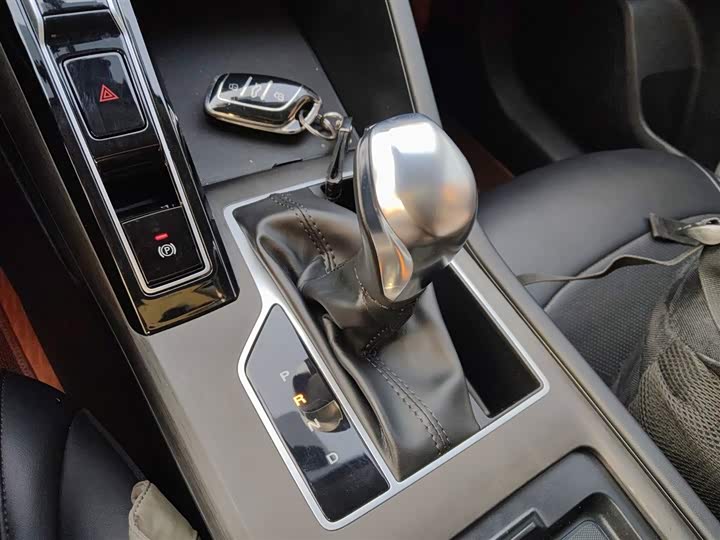 Фото 14 - Roewe i5