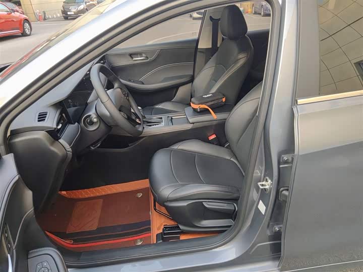 Фото 15 - Roewe i5