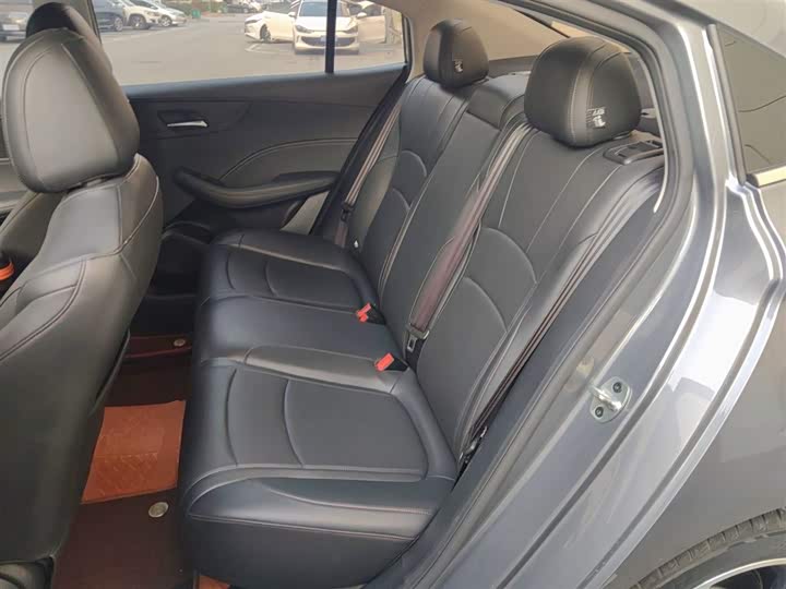 Фото 17 - Roewe i5