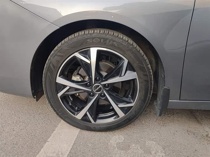 Фото 23 - Roewe i5