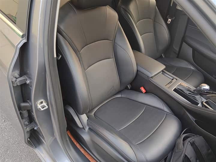 Фото 25 - Roewe i5