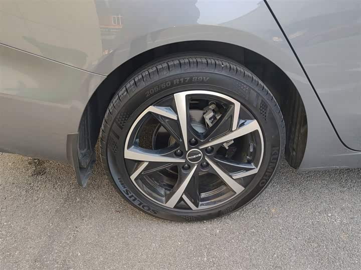 Фото 26 - Roewe i5