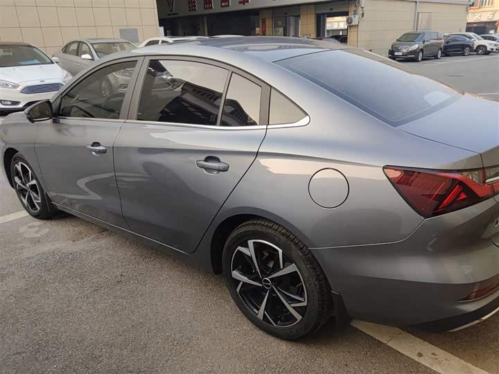 Фото 5 - Roewe i5