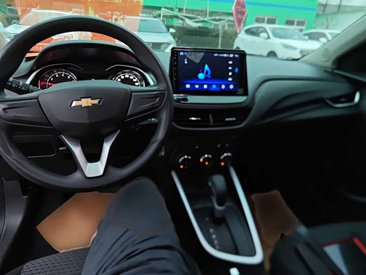 Фото 10 - Chevrolet Onix (Cavalier)