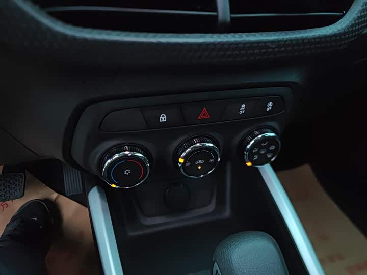 Фото 13 - Chevrolet Onix (Cavalier)