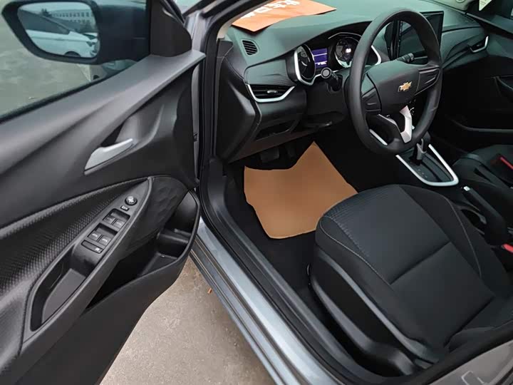 Фото 16 - Chevrolet Onix (Cavalier)