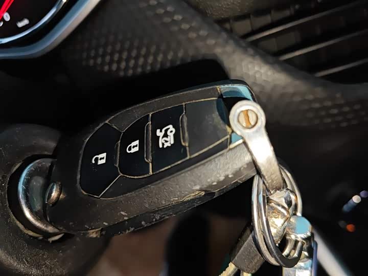 Фото 9 - Chevrolet Onix (Cavalier)