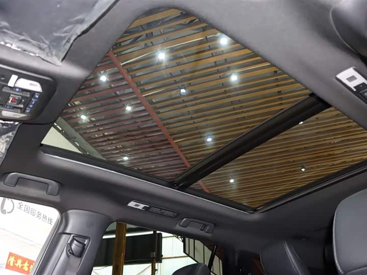 Фото 17 - Toyota Crown Kluger