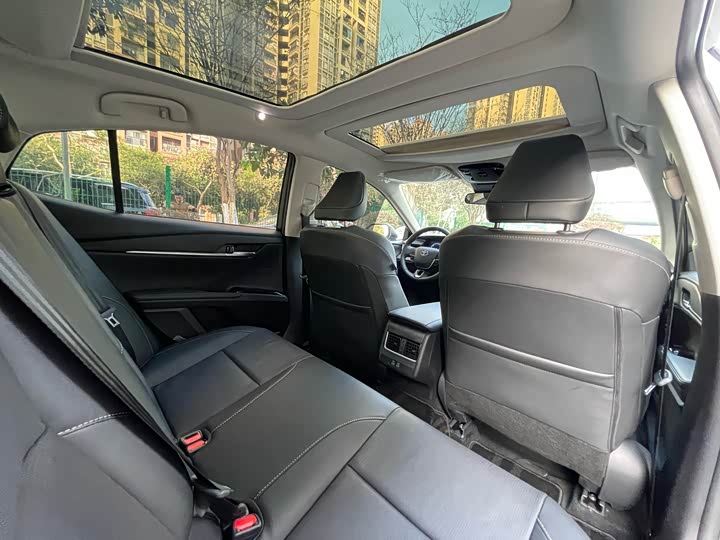 Фото 11 - Toyota Camry