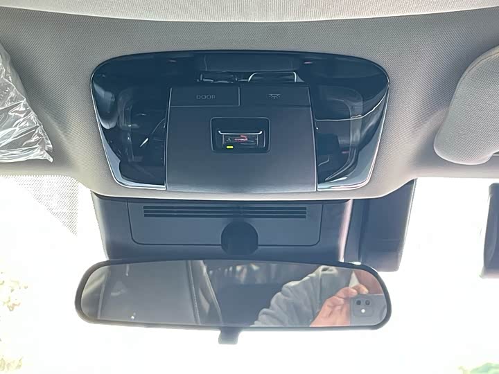 Фото 16 - Toyota Camry