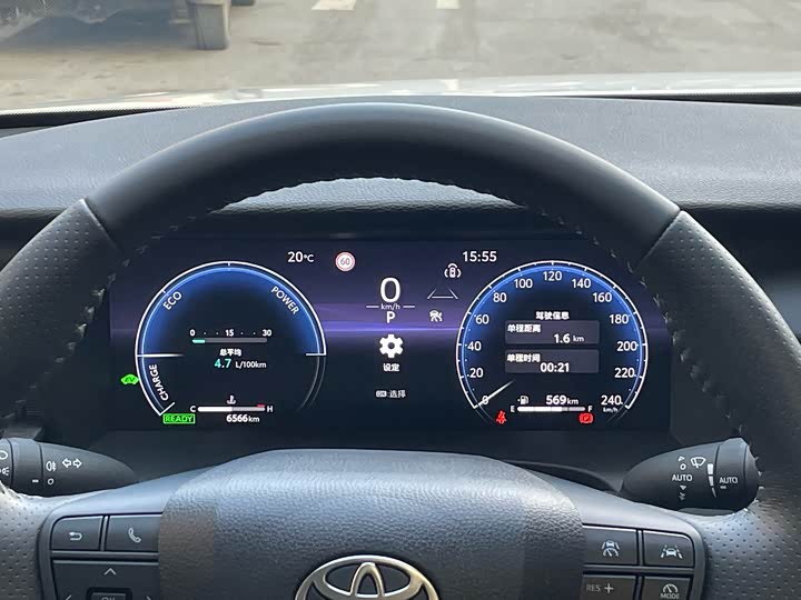 Фото 18 - Toyota Camry