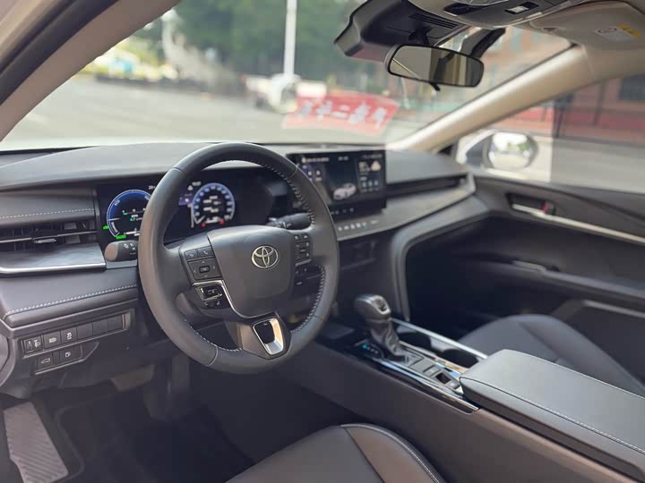 Фото 21 - Toyota Camry