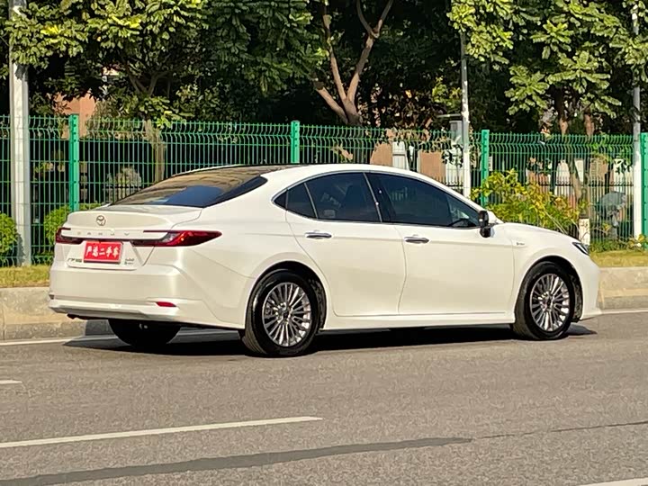 Фото 4 - Toyota Camry