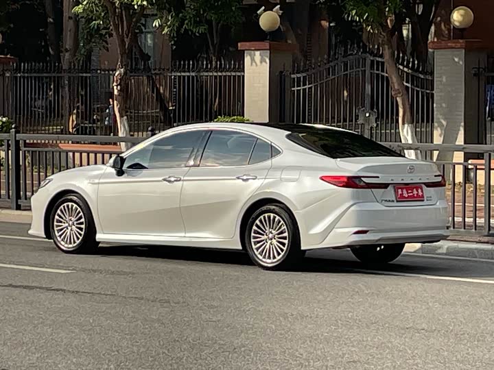 Фото 6 - Toyota Camry