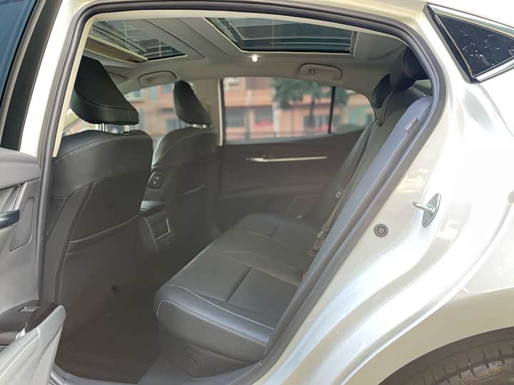 Фото 9 - Toyota Camry