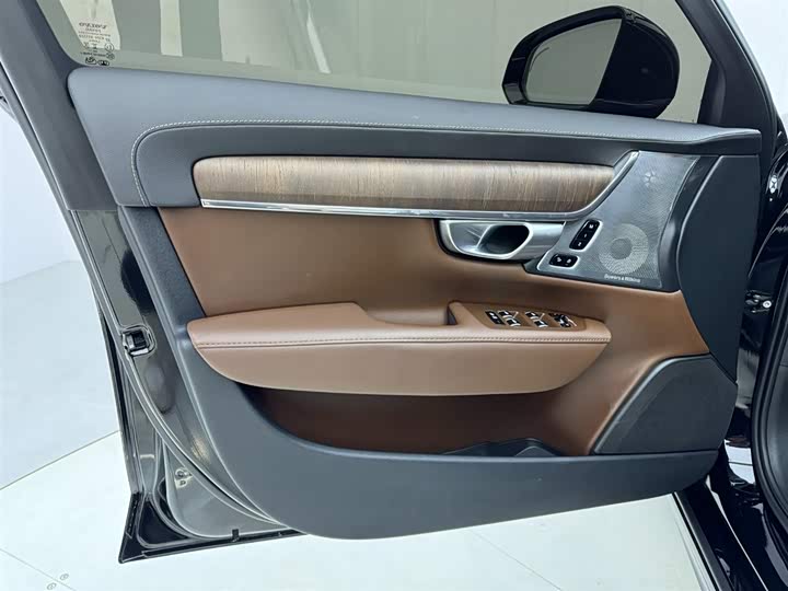 Фото 16 - Volvo S90