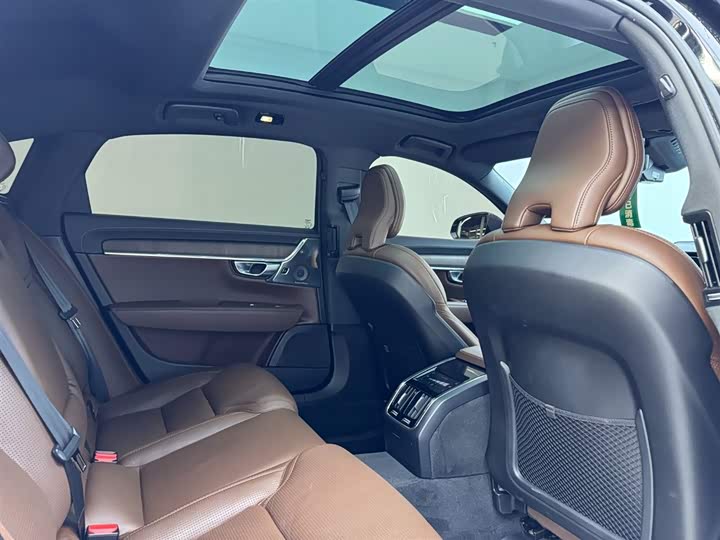 Фото 22 - Volvo S90