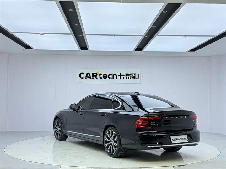 Фото 3 - Volvo S90