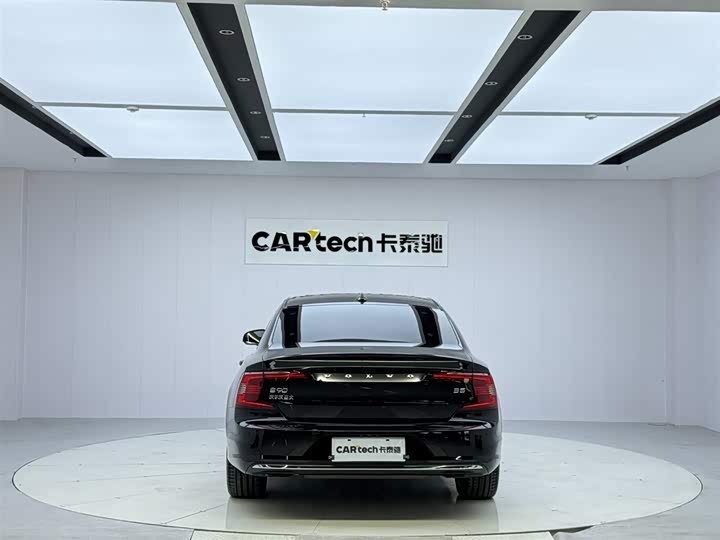 Фото 4 - Volvo S90