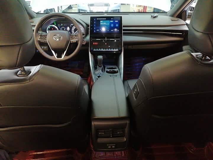 Фото 10 - Toyota Avalon