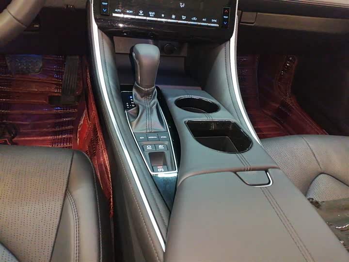 Фото 14 - Toyota Avalon