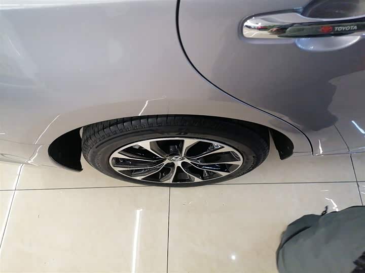 Фото 26 - Toyota Avalon