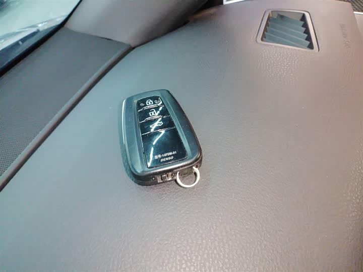 Фото 9 - Toyota Avalon