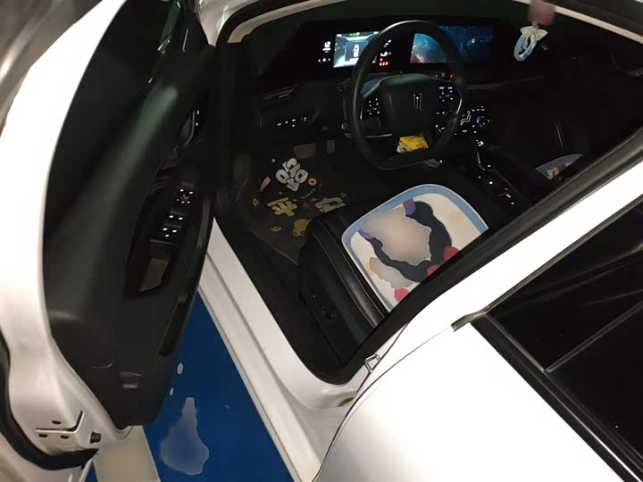 Фото 14 - Bestune B70