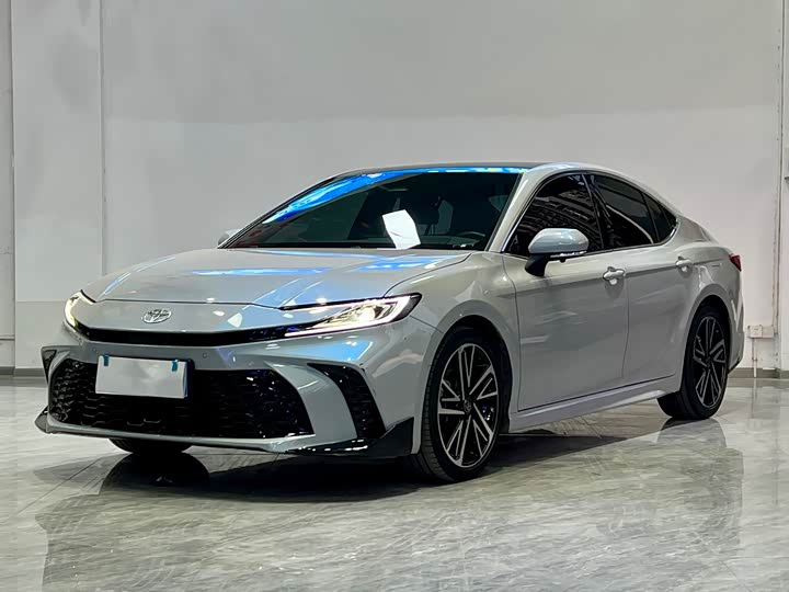 Фото 1 - Toyota Camry