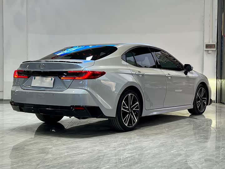 Фото 3 - Toyota Camry