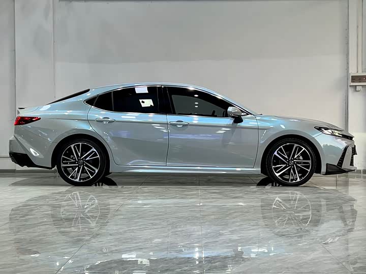 Фото 5 - Toyota Camry