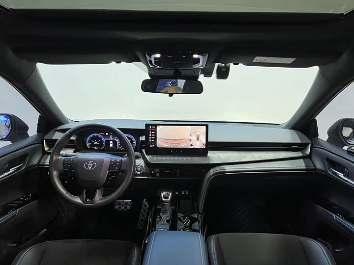 Фото 7 - Toyota Camry