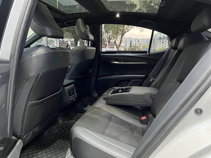 Фото 9 - Toyota Camry