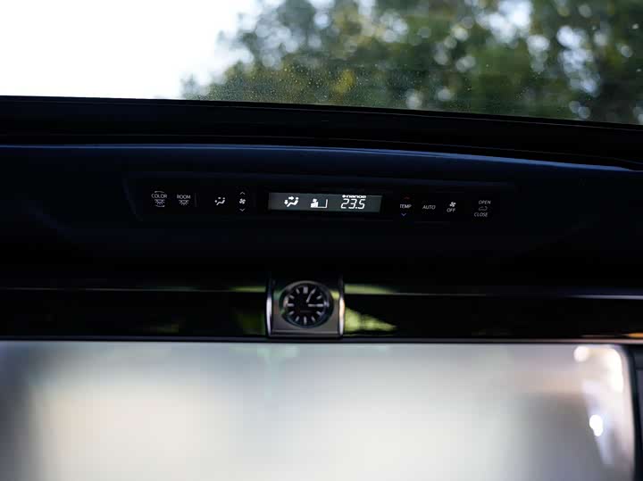 Фото 14 - Lexus LM