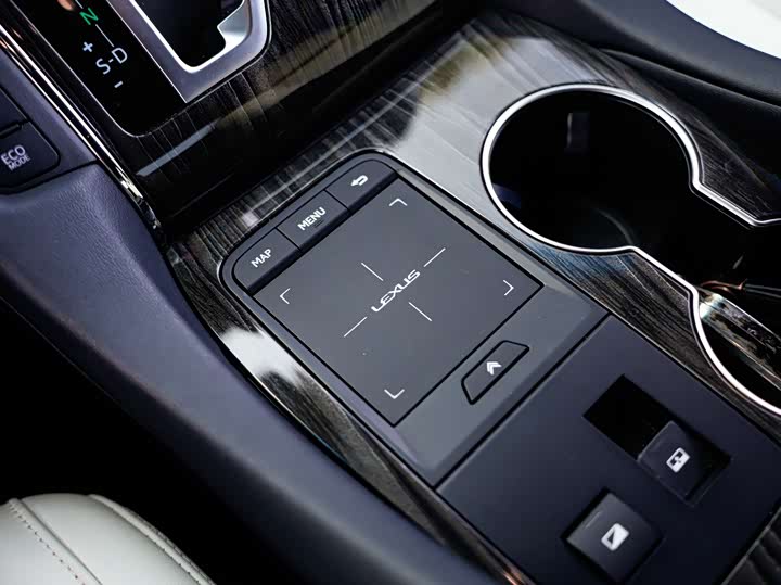 Фото 19 - Lexus LM