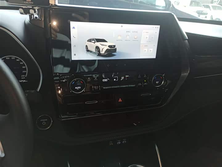 Фото 13 - Toyota Crown Kluger