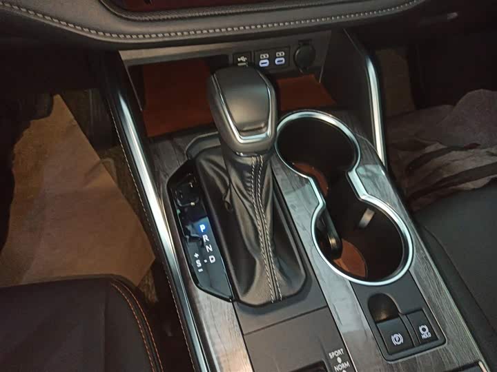 Фото 14 - Toyota Crown Kluger