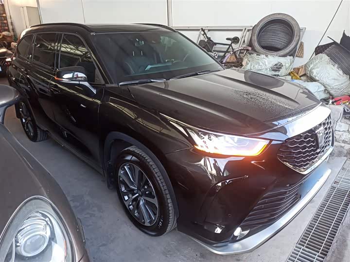 Фото 4 - Toyota Crown Kluger