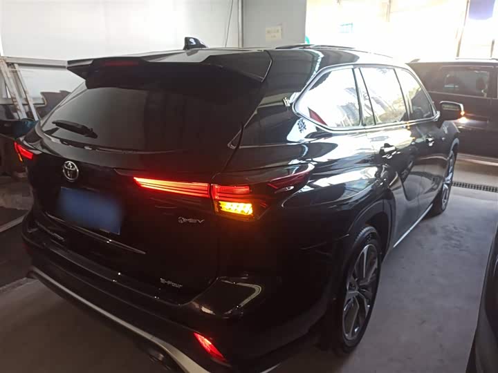 Фото 7 - Toyota Crown Kluger