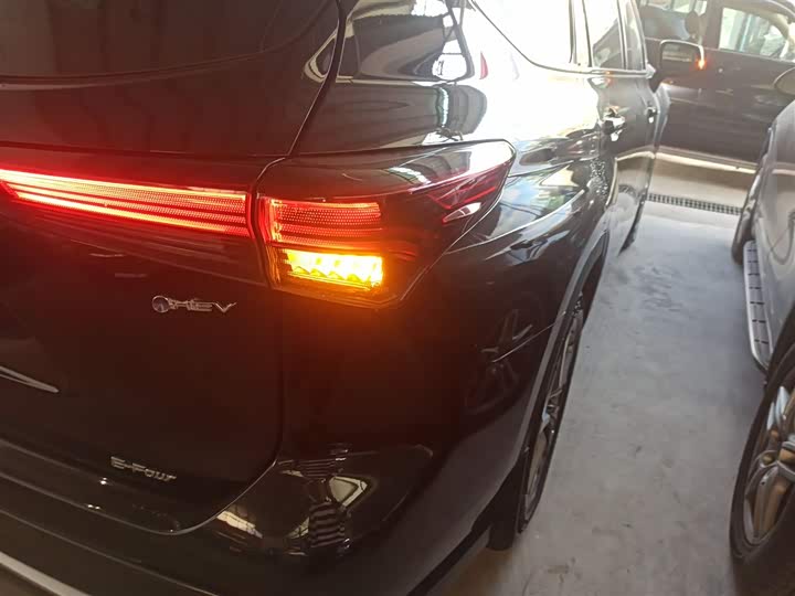 Фото 8 - Toyota Crown Kluger