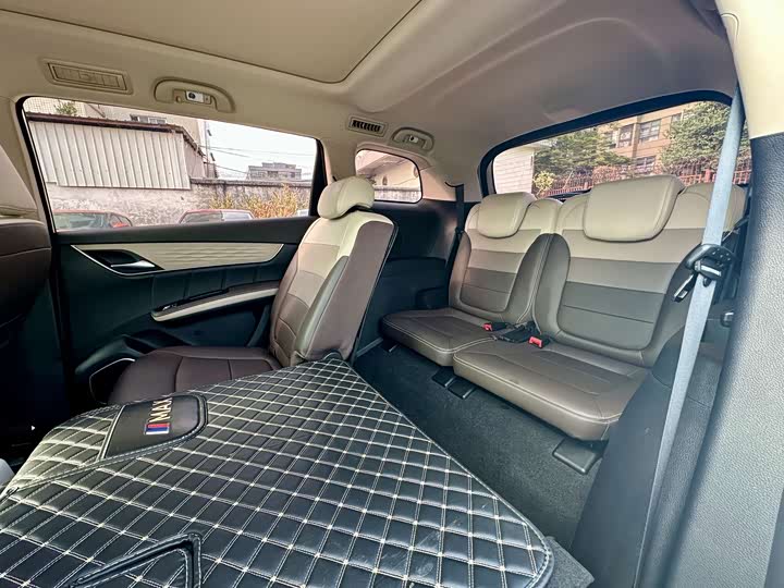 Фото 11 - BYD Song Max Hybrid