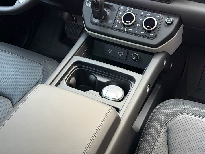 Фото 11 - Land Rover Defender