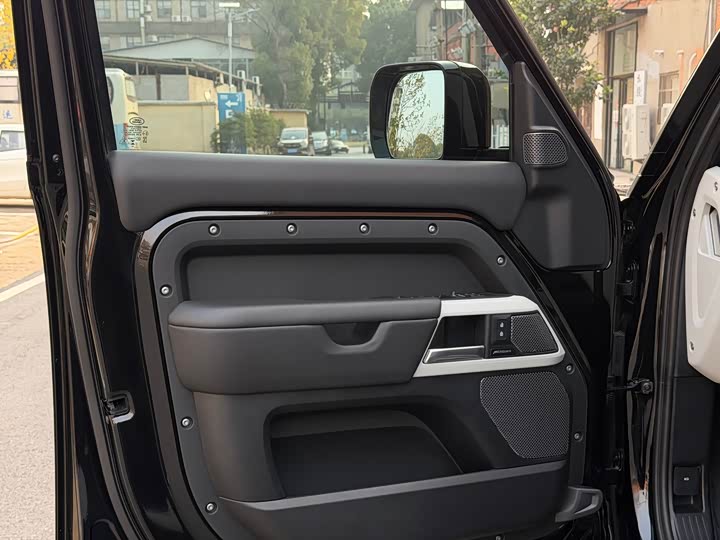 Фото 17 - Land Rover Defender