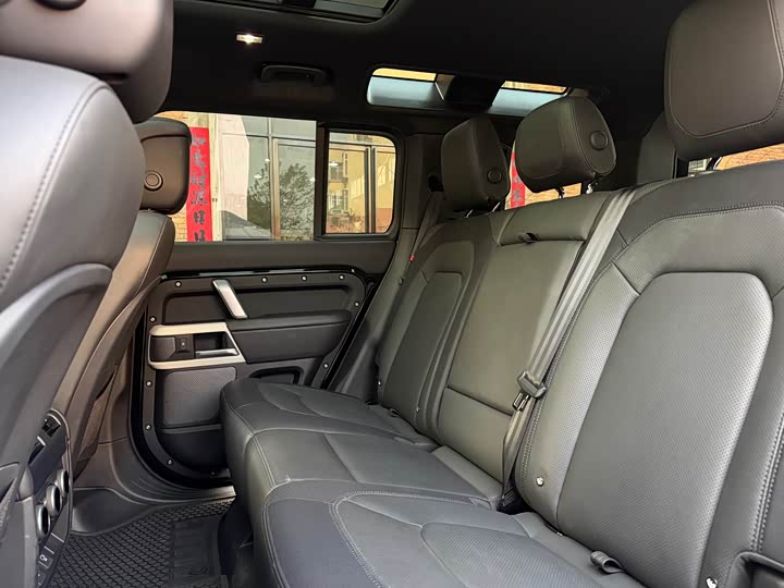 Фото 24 - Land Rover Defender