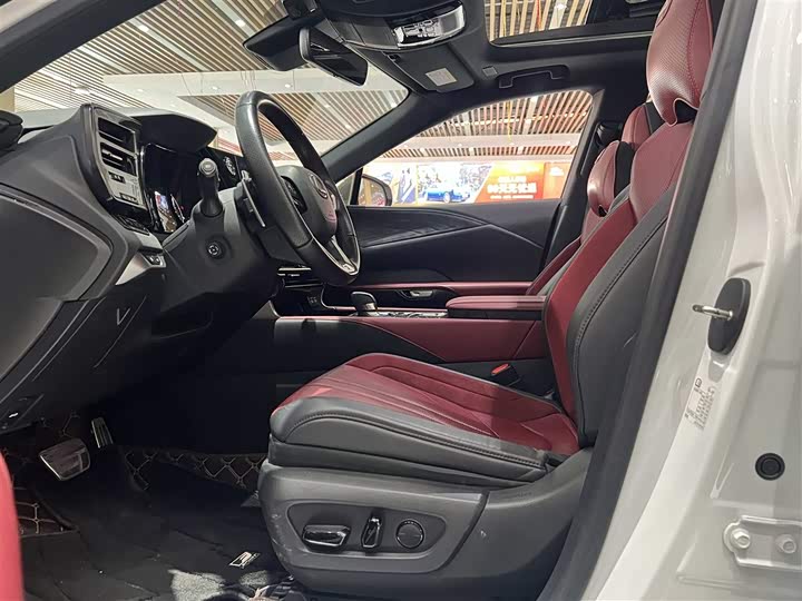 Фото 11 - Lexus RX