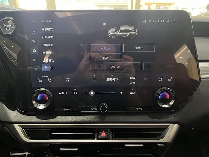 Фото 16 - Lexus RX