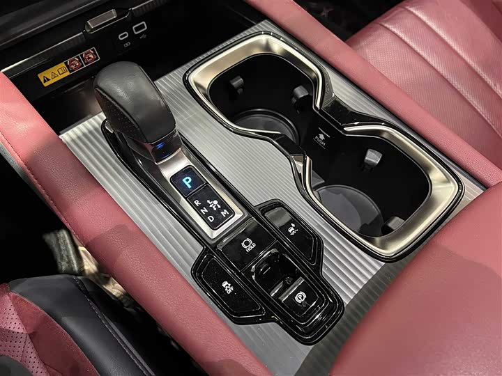 Фото 18 - Lexus RX