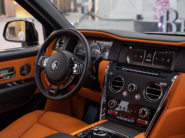 Фото 11 - Rolls-Royce Cullinan